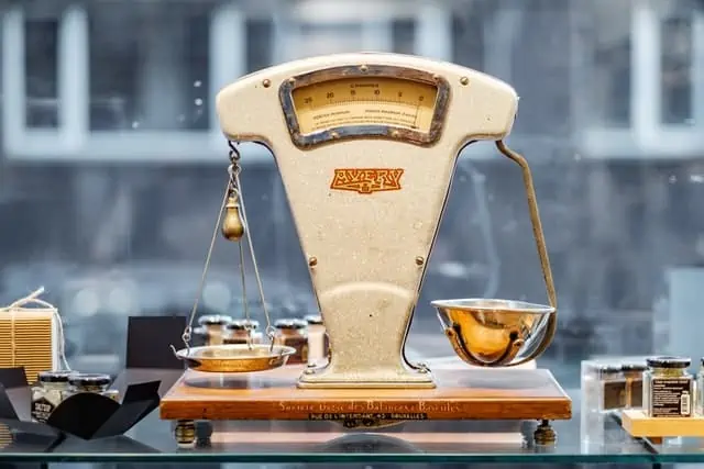 An old-fashioned scale